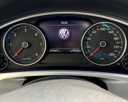 Чорний Фольксваген Туарег, об'ємом двигуна 3 л та пробігом 283 тис. км за 17999 $, фото 5 на Automoto.ua