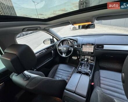 Чорний Фольксваген Туарег, об'ємом двигуна 3 л та пробігом 236 тис. км за 20750 $, фото 26 на Automoto.ua