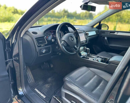 Чорний Фольксваген Туарег, об'ємом двигуна 2.97 л та пробігом 204 тис. км за 16500 $, фото 32 на Automoto.ua