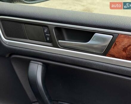 Черный Фольксваген Туарег, объемом двигателя 2.97 л и пробегом 349 тыс. км за 16500 $, фото 32 на Automoto.ua