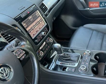 Чорний Фольксваген Туарег, об'ємом двигуна 3 л та пробігом 236 тис. км за 20750 $, фото 12 на Automoto.ua