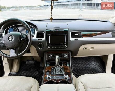 Черный Фольксваген Туарег, объемом двигателя 2.97 л и пробегом 275 тыс. км за 22000 $, фото 23 на Automoto.ua