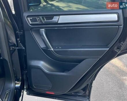 Чорний Фольксваген Туарег, об'ємом двигуна 4.2 л та пробігом 255 тис. км за 28440 $, фото 26 на Automoto.ua