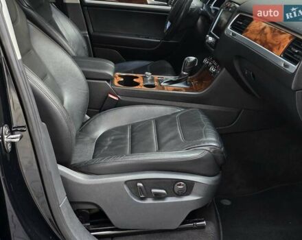 Чорний Фольксваген Туарег, об'ємом двигуна 3 л та пробігом 180 тис. км за 15499 $, фото 44 на Automoto.ua