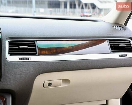 Черный Фольксваген Туарег, объемом двигателя 2.97 л и пробегом 275 тыс. км за 22000 $, фото 26 на Automoto.ua