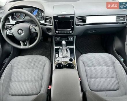 Чорний Фольксваген Туарег, об'ємом двигуна 3 л та пробігом 210 тис. км за 16500 $, фото 12 на Automoto.ua