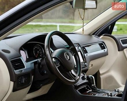 Черный Фольксваген Туарег, объемом двигателя 2.97 л и пробегом 275 тыс. км за 22000 $, фото 16 на Automoto.ua