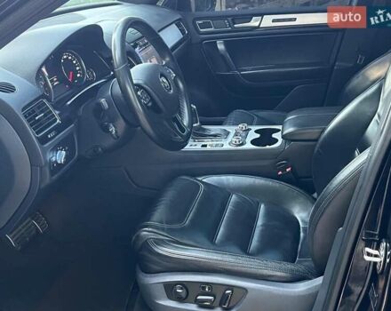 Чорний Фольксваген Туарег, об'ємом двигуна 4.2 л та пробігом 255 тис. км за 28440 $, фото 34 на Automoto.ua