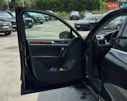 Черный Фольксваген Туарег, объемом двигателя 2.97 л и пробегом 349 тыс. км за 16500 $, фото 18 на Automoto.ua