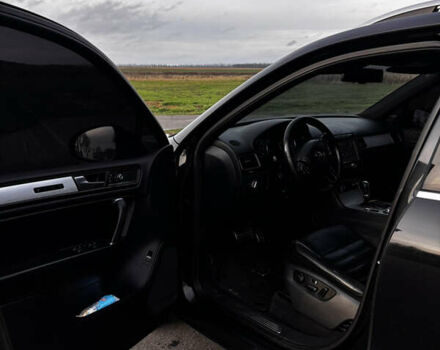 Чорний Фольксваген Туарег, об'ємом двигуна 2.97 л та пробігом 318 тис. км за 18500 $, фото 8 на Automoto.ua