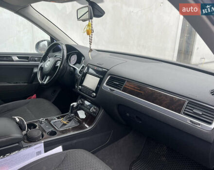 Чорний Фольксваген Туарег, об'ємом двигуна 2.97 л та пробігом 406 тис. км за 16000 $, фото 3 на Automoto.ua