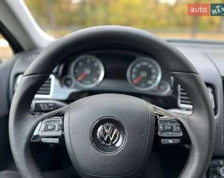 Чорний Фольксваген Туарег, об'ємом двигуна 3 л та пробігом 210 тис. км за 16500 $, фото 9 на Automoto.ua