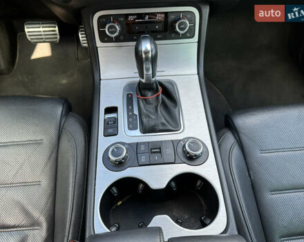 Чорний Фольксваген Туарег, об'ємом двигуна 2.97 л та пробігом 318 тис. км за 17300 $, фото 12 на Automoto.ua