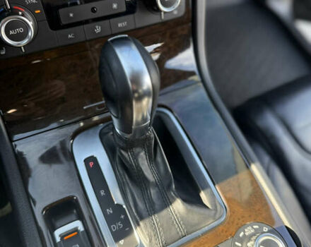 Чорний Фольксваген Туарег, об'ємом двигуна 2.97 л та пробігом 320 тис. км за 17700 $, фото 10 на Automoto.ua