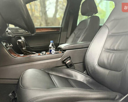 Черный Фольксваген Туарег, объемом двигателя 3 л и пробегом 220 тыс. км за 19700 $, фото 20 на Automoto.ua