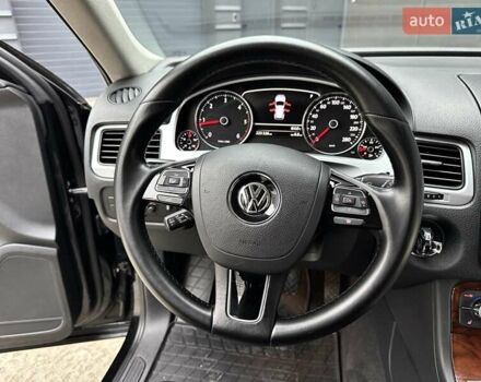 Черный Фольксваген Туарег, объемом двигателя 3 л и пробегом 225 тыс. км за 15650 $, фото 53 на Automoto.ua