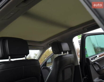 Черный Фольксваген Туарег, объемом двигателя 2.97 л и пробегом 267 тыс. км за 16450 $, фото 52 на Automoto.ua