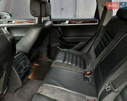 Черный Фольксваген Туарег, объемом двигателя 3 л и пробегом 225 тыс. км за 15650 $, фото 63 на Automoto.ua