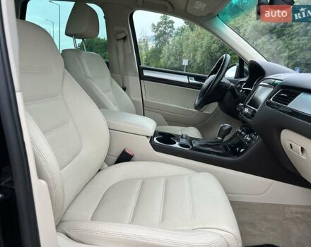 Черный Фольксваген Туарег, объемом двигателя 2.97 л и пробегом 299 тыс. км за 18700 $, фото 19 на Automoto.ua