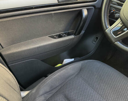 Черный Фольксваген Туарег, объемом двигателя 2.97 л и пробегом 305 тыс. км за 16450 $, фото 5 на Automoto.ua