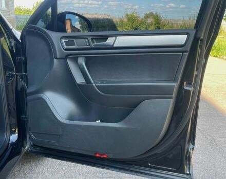 Чорний Фольксваген Туарег, об'ємом двигуна 3 л та пробігом 275 тис. км за 17900 $, фото 16 на Automoto.ua