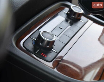 Черный Фольксваген Туарег, объемом двигателя 2.97 л и пробегом 267 тыс. км за 16450 $, фото 40 на Automoto.ua