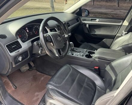 Чорний Фольксваген Туарег, об'ємом двигуна 3 л та пробігом 307 тис. км за 17000 $, фото 6 на Automoto.ua