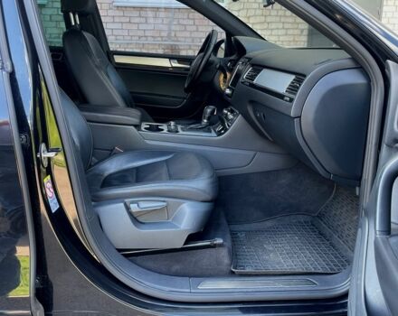 Чорний Фольксваген Туарег, об'ємом двигуна 3 л та пробігом 275 тис. км за 17900 $, фото 17 на Automoto.ua