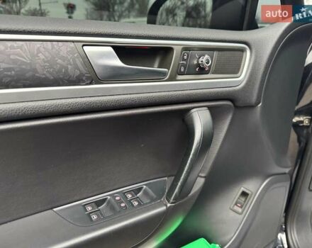 Черный Фольксваген Туарег, объемом двигателя 3 л и пробегом 308 тыс. км за 16490 $, фото 19 на Automoto.ua