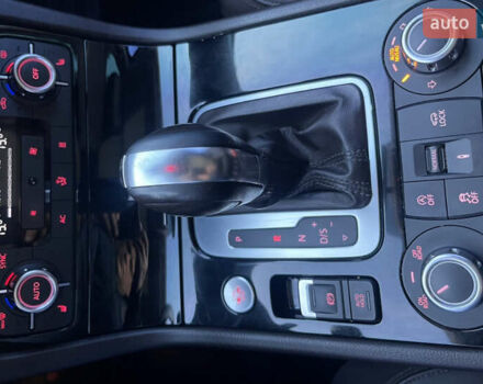 Чорний Фольксваген Туарег, об'ємом двигуна 2.97 л та пробігом 268 тис. км за 18000 $, фото 3 на Automoto.ua