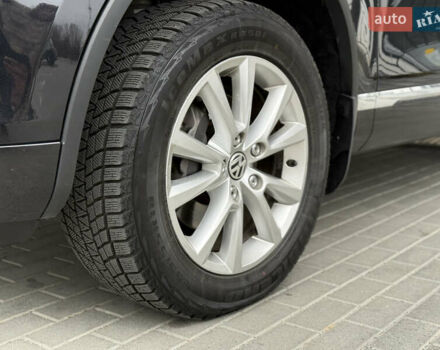 Черный Фольксваген Туарег, объемом двигателя 2.97 л и пробегом 278 тыс. км за 20500 $, фото 18 на Automoto.ua