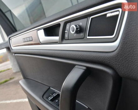 Черный Фольксваген Туарег, объемом двигателя 2.97 л и пробегом 267 тыс. км за 16450 $, фото 45 на Automoto.ua