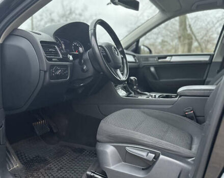 Черный Фольксваген Туарег, объемом двигателя 2.97 л и пробегом 220 тыс. км за 19500 $, фото 10 на Automoto.ua