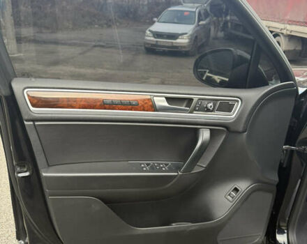 Чорний Фольксваген Туарег, об'ємом двигуна 2.97 л та пробігом 275 тис. км за 16800 $, фото 15 на Automoto.ua