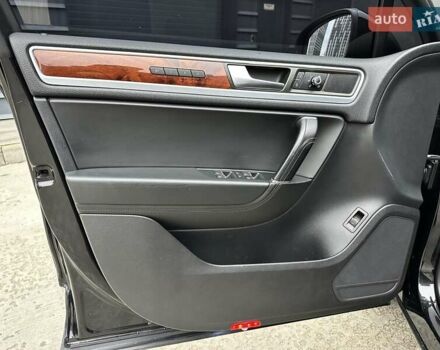 Черный Фольксваген Туарег, объемом двигателя 3 л и пробегом 225 тыс. км за 15650 $, фото 34 на Automoto.ua