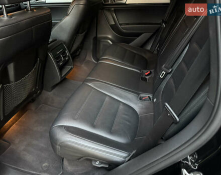 Черный Фольксваген Туарег, объемом двигателя 3 л и пробегом 250 тыс. км за 19000 $, фото 19 на Automoto.ua