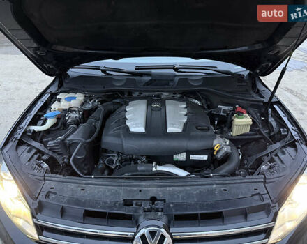 Черный Фольксваген Туарег, объемом двигателя 3 л и пробегом 285 тыс. км за 13800 $, фото 6 на Automoto.ua