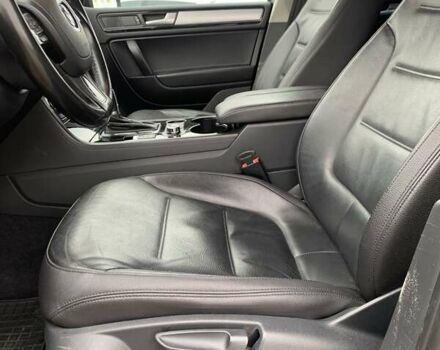 Черный Фольксваген Туарег, объемом двигателя 2.97 л и пробегом 198 тыс. км за 18000 $, фото 17 на Automoto.ua