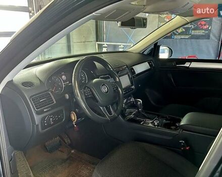 Чорний Фольксваген Туарег, об'ємом двигуна 3 л та пробігом 242 тис. км за 18750 $, фото 6 на Automoto.ua