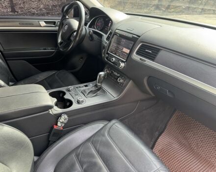 Чорний Фольксваген Туарег, об'ємом двигуна 3 л та пробігом 307 тис. км за 17000 $, фото 8 на Automoto.ua