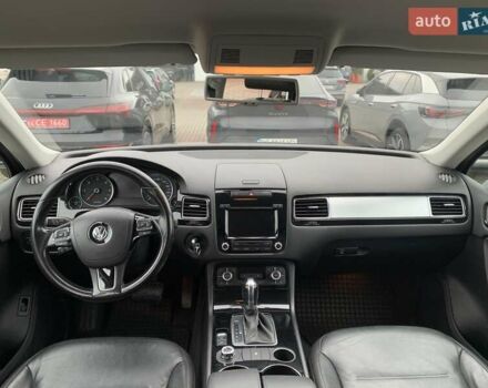 Черный Фольксваген Туарег, объемом двигателя 2.97 л и пробегом 198 тыс. км за 18000 $, фото 12 на Automoto.ua