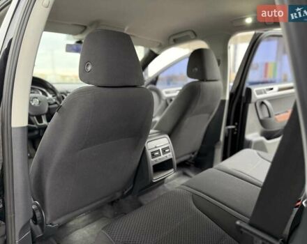 Черный Фольксваген Туарег, объемом двигателя 3 л и пробегом 207 тыс. км за 15700 $, фото 26 на Automoto.ua