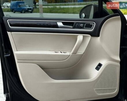 Чорний Фольксваген Туарег, об'ємом двигуна 2.97 л та пробігом 318 тис. км за 15999 $, фото 13 на Automoto.ua