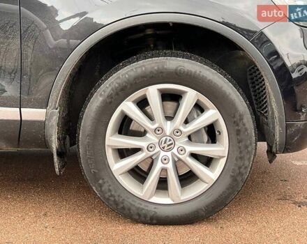 Чорний Фольксваген Туарег, об'ємом двигуна 3 л та пробігом 433 тис. км за 16700 $, фото 16 на Automoto.ua