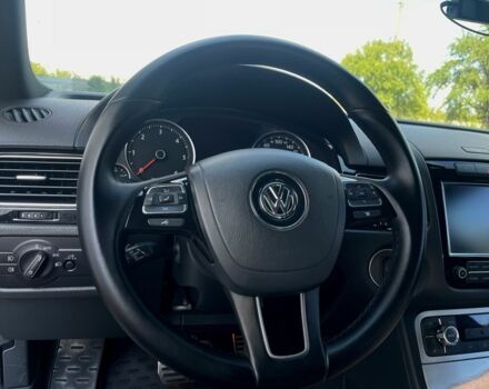 Чорний Фольксваген Туарег, об'ємом двигуна 3 л та пробігом 275 тис. км за 17900 $, фото 20 на Automoto.ua