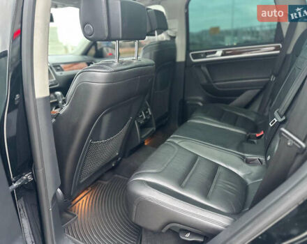 Черный Фольксваген Туарег, объемом двигателя 2.97 л и пробегом 335 тыс. км за 15500 $, фото 12 на Automoto.ua