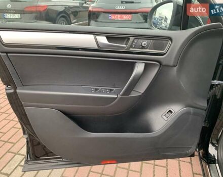 Черный Фольксваген Туарег, объемом двигателя 2.97 л и пробегом 198 тыс. км за 18000 $, фото 14 на Automoto.ua