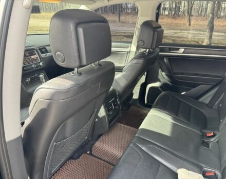 Чорний Фольксваген Туарег, об'ємом двигуна 3 л та пробігом 307 тис. км за 17000 $, фото 9 на Automoto.ua