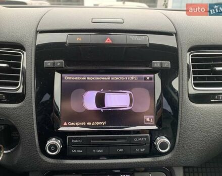 Черный Фольксваген Туарег, объемом двигателя 2.97 л и пробегом 198 тыс. км за 18000 $, фото 28 на Automoto.ua