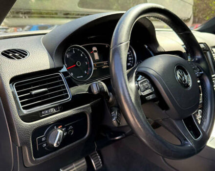 Чорний Фольксваген Туарег, об'ємом двигуна 3 л та пробігом 343 тис. км за 19900 $, фото 6 на Automoto.ua